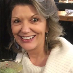 Meet your Posher, Connie